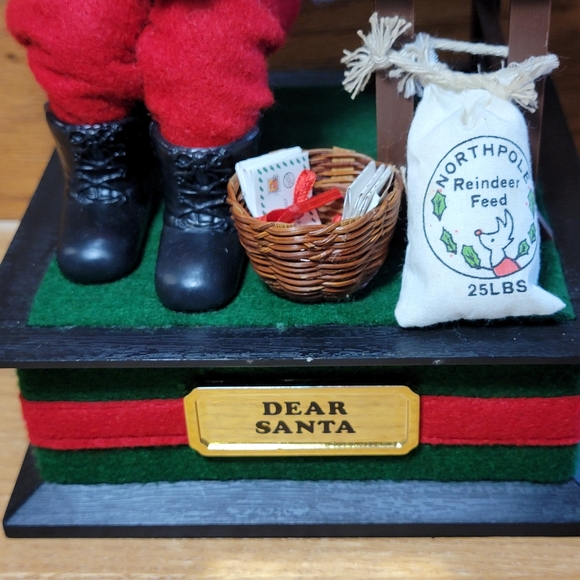 Musical Santa Figure Holiday Scene Christmas Crestone's Christmas Family 1990 - Picture 8 of 16